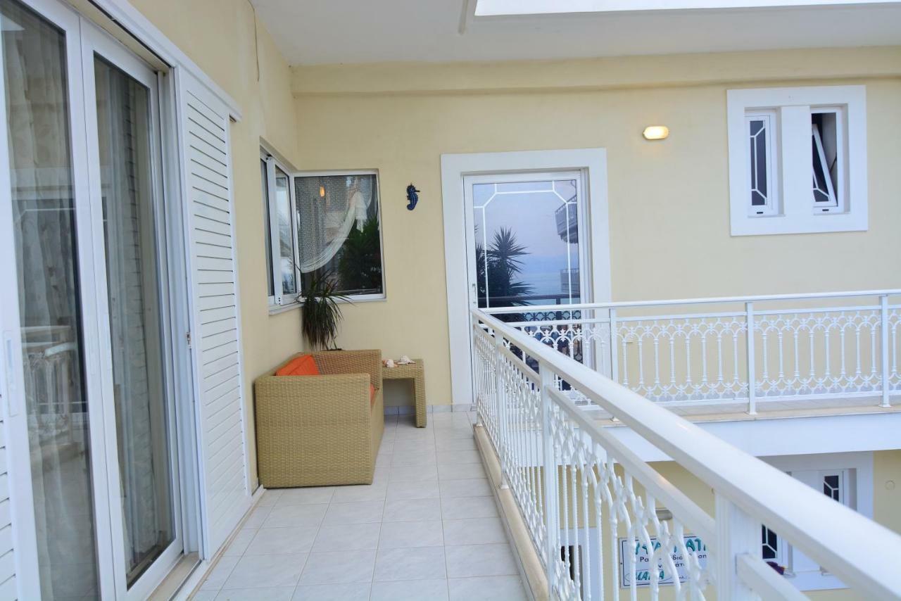 Mara'S Apartments ซิโลกาสโตร ภายนอก รูปภาพ