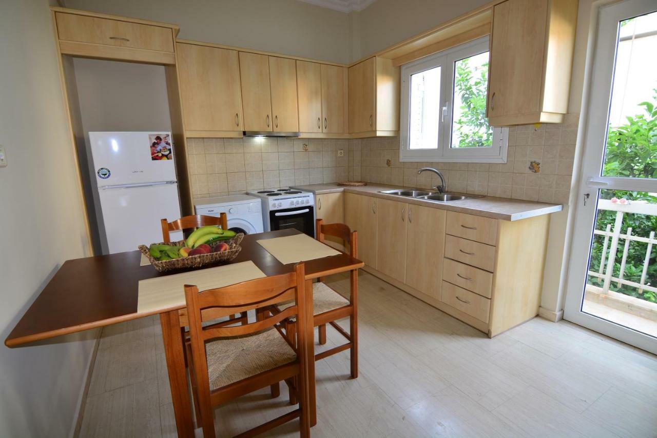 Mara'S Apartments ซิโลกาสโตร ภายนอก รูปภาพ